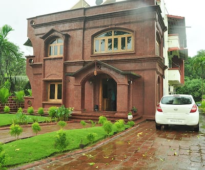 https://imgcld.yatra.com/ytimages/image/upload/t_hotel_yatra_city_desktop/v1437633157/Domestic Hotels/Hotels_Ratnagiri/Oceano Pearl/FRONT VIEW.jpg